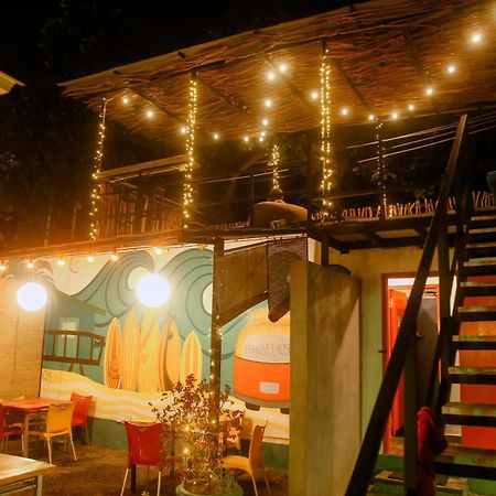Hangover Hostels ミリッサ エクステリア 写真