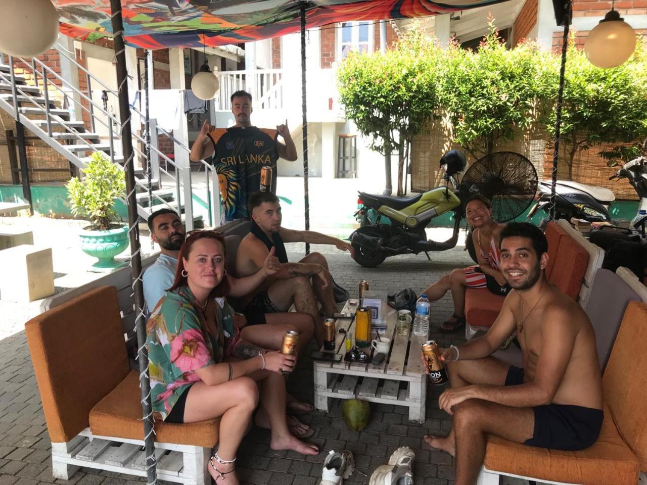 Hangover Hostels ミリッサ エクステリア 写真