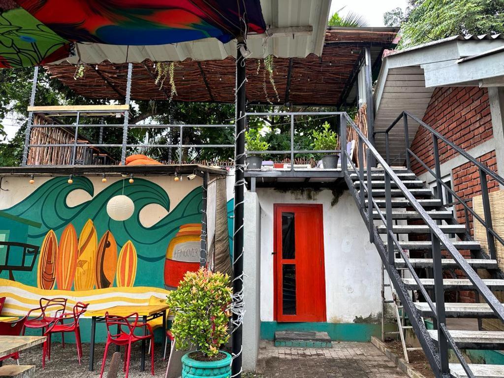 Hangover Hostels ミリッサ エクステリア 写真