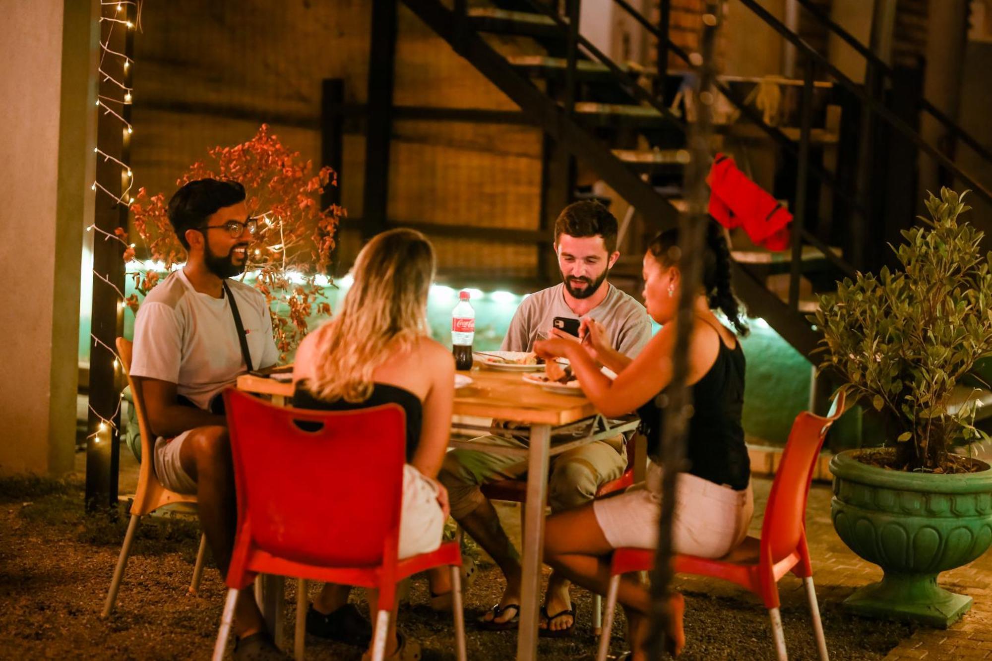 Hangover Hostels ミリッサ エクステリア 写真