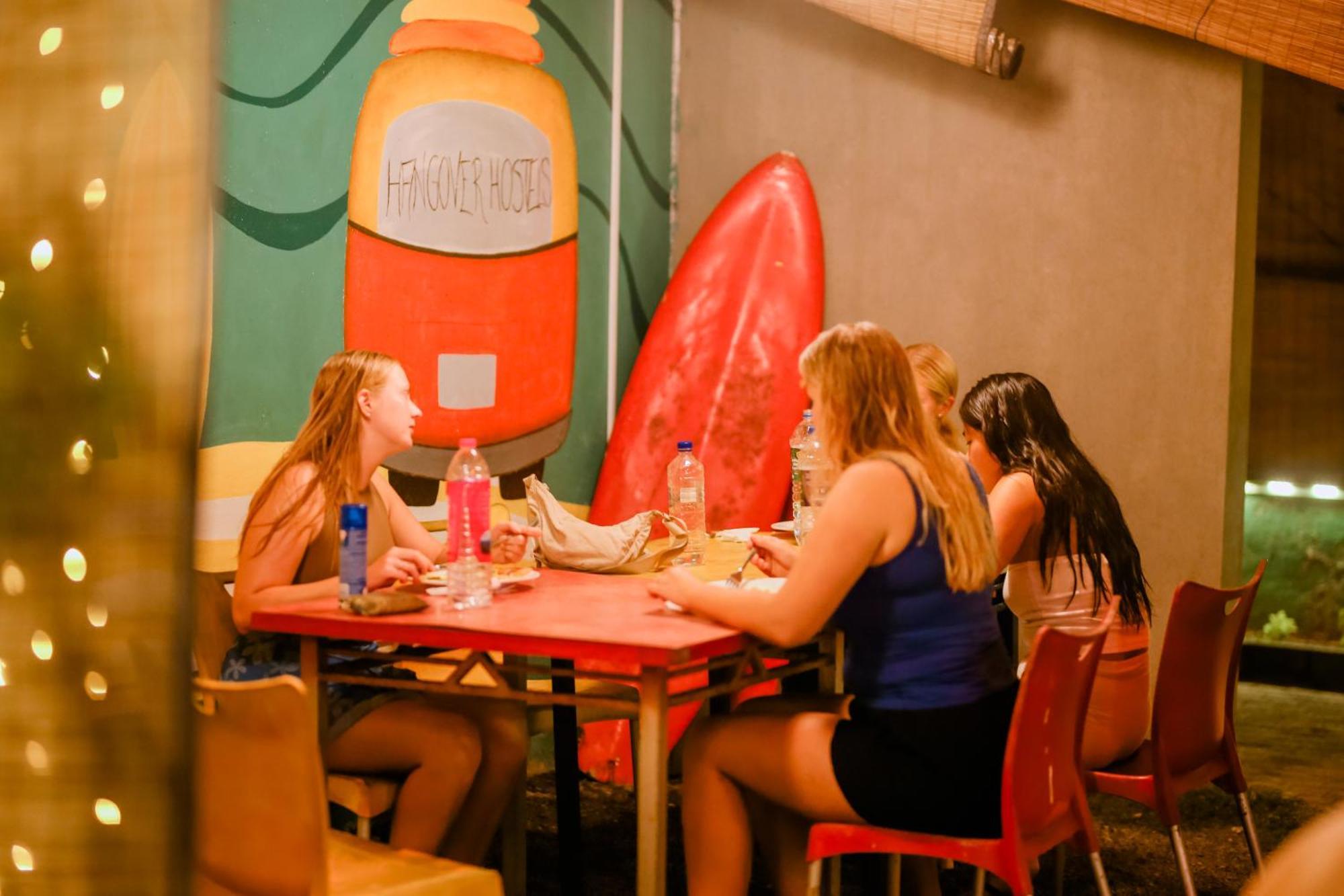 Hangover Hostels ミリッサ エクステリア 写真