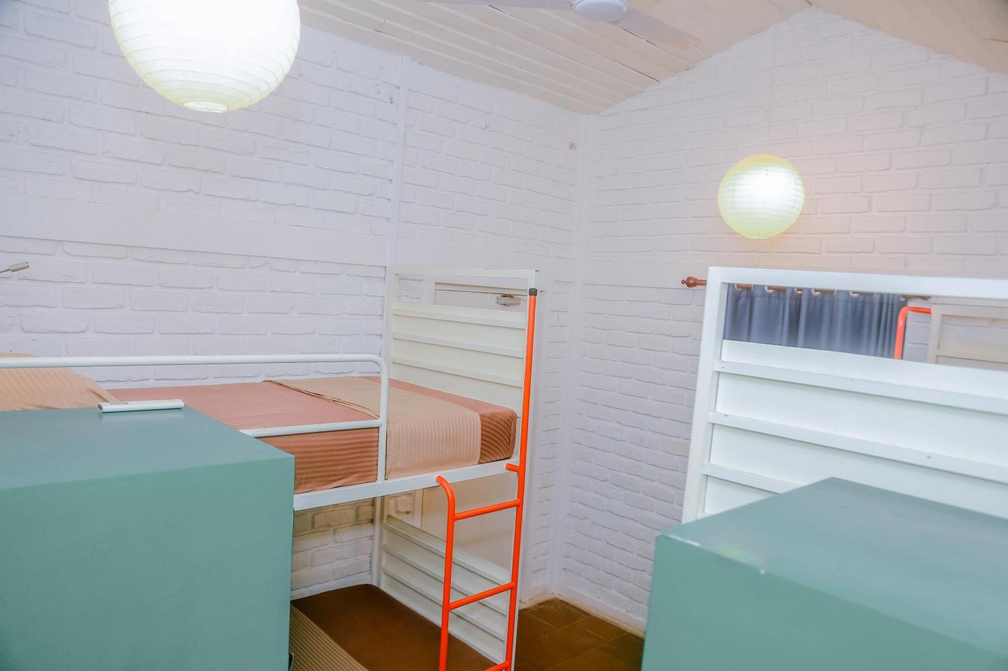 Hangover Hostels ミリッサ エクステリア 写真